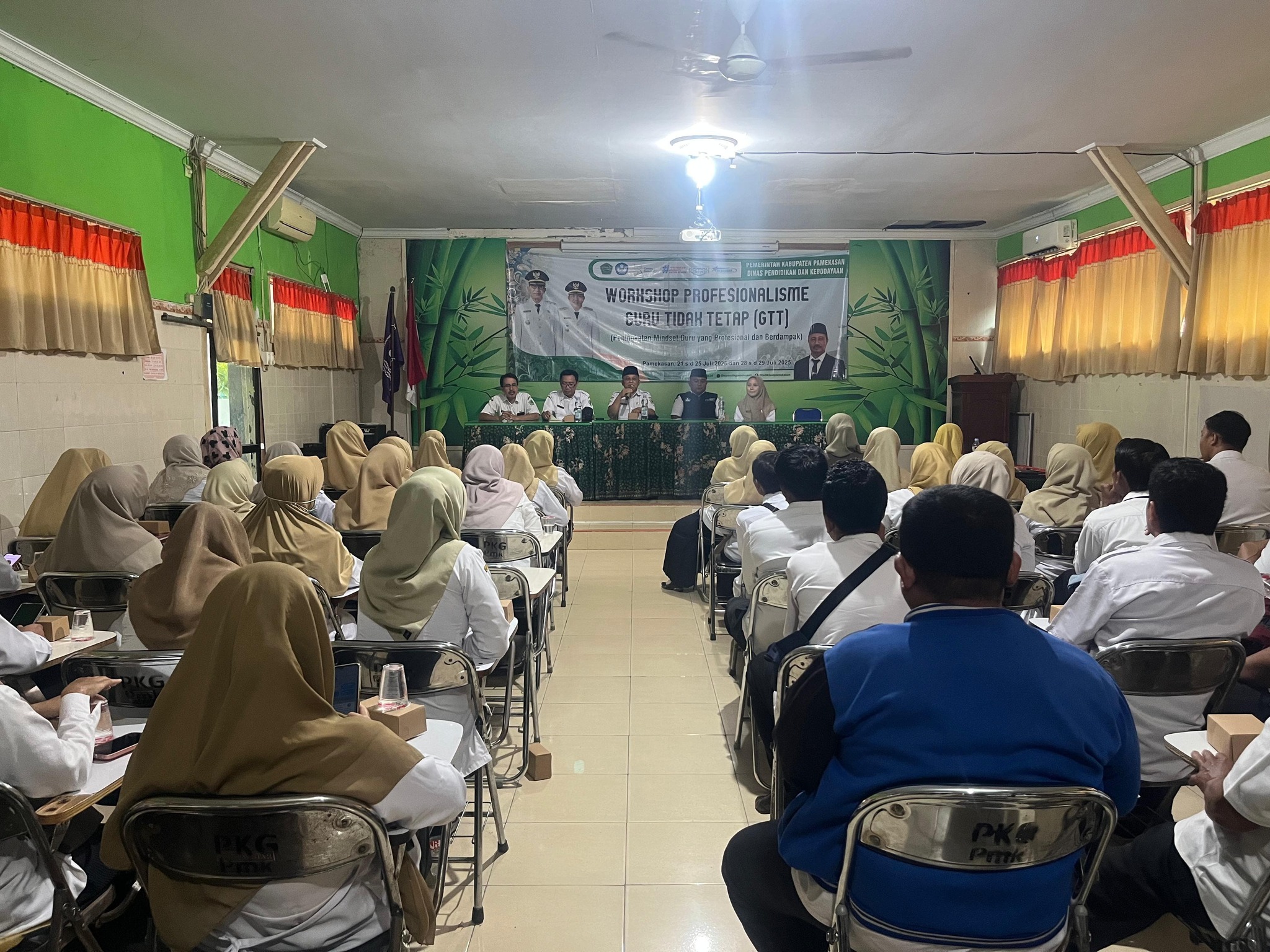 Disdikbud Pamekasan Gelar Workshop Profesionalisme GTT Tingkat SD dan SMP se-Kabupaten Pamekasan